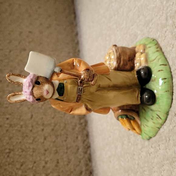 Bunnykins Royal Doulton Figurines - Picture 9 of 9